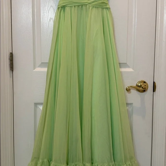 Mac Duggal 67911 Light Green Ruffle Tiered Cut-Out Chiffon Gown Size 6 NWT - Picture 9 of 15